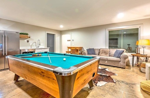Berry Hill House | Brand New Lux Home Hot Tub+Game Room, Pool&Sauna!