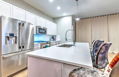 Berry Hill House | Brand New Lux Home Hot Tub+Game Room, Pool&Sauna!