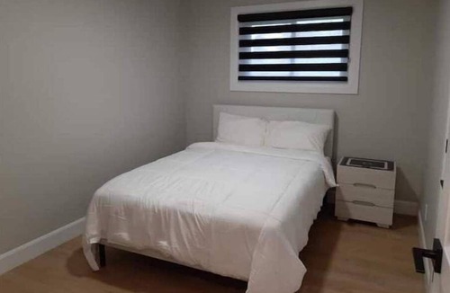 Peterborough House | Brand New Luxe House Reno (5 Star Superhost on Airbnb) on Quiet Cul-De-Sac