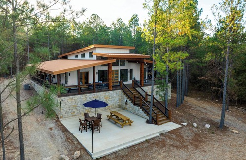 Hochatown Cabin | Brand New Luxury Broken Bow Cabin - Pool, Pickleball, Sauna, Mini Golf
