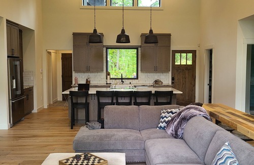 Packwood Cabin | Brand New Luxury Cabin on 5 acres with Hot Tub and Game Room. Cozy and Clean.