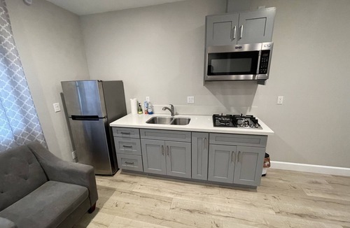 Canoga Park Apartment | Brand new luxury guest suit Including laundry room