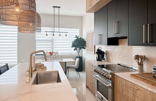Downtown House | Brand new Luxury Townhouse - Downtown Location, Dog-Friendly W/Private Hot Tub