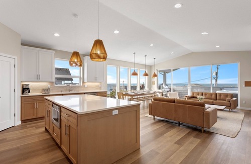 Rockaway Beach House | Brand New Luxury Beach Home w Hot Tub & Sauna
