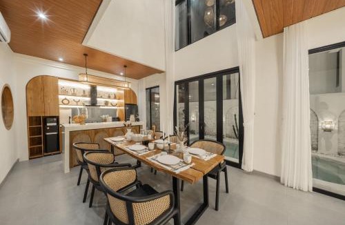 Padonan Villa | BRAND NEW Mediteranian Villa Juana Canggu