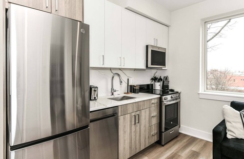 Park View Bed & Breakfast | Brand New Modern 3BR | Stylish, Comfortable & Fully Equipped