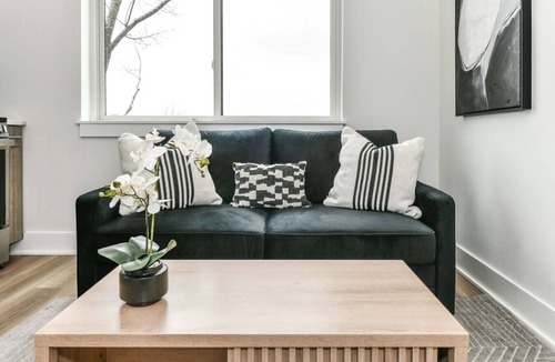 Park View Bed & Breakfast | Brand New Modern 3BR | Stylish, Comfortable & Fully Equipped
