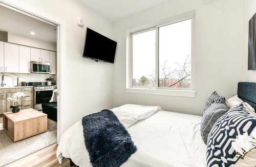 Park View Bed & Breakfast | Brand New Modern 3BR | Stylish, Comfortable & Fully Equipped