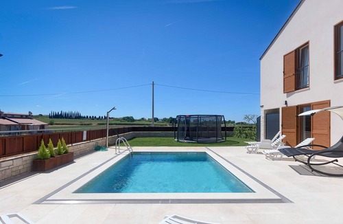 Dajla Apartment | Brand New Modern apartment for 4+2 guests with shared pool