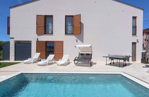 Dajla Apartment | Brand New Modern apartment for 4+2 guests with shared pool