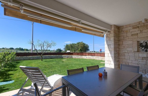 Dajla Apartment | Brand New Modern apartment for 6+2 guests with shared pool