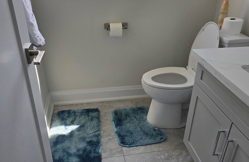 St. Catharines House | Brand New Modern Niagara Getaway