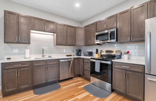 Stockade Historic District Apartment | Brand New Modern Downtown Apartment, Convenient