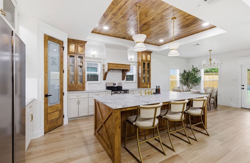 Fort Worth House | Brand-New Modern Home! Sleeps 10! 5 Min to Fort Worth Stockyards!