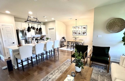 Manor House | Brand New Modern Home with Amazing Yard & Fire Pit - 20 min to DT Austin