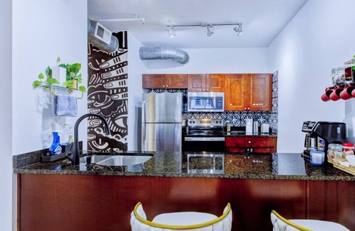 Downtown Memphis Apartment | BRAND NEW Modern Spacious Loft in Downtown with free parking