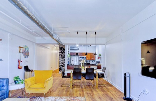 Downtown Memphis Apartment | BRAND NEW Modern Spacious Loft in Downtown with free parking