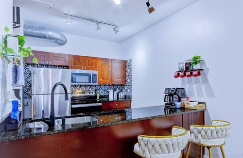 Downtown Memphis Apartment | BRAND NEW Modern Spacious Loft in Downtown with free parking