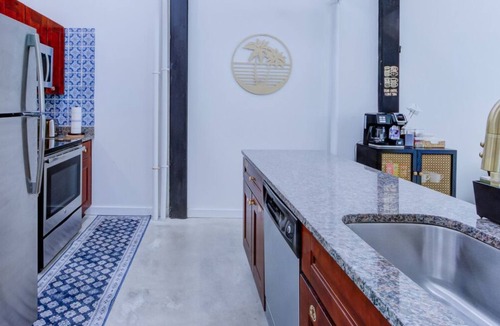 Downtown Memphis Apartment | BRAND NEW Modern Spacious Loft in Downtown with free parking
