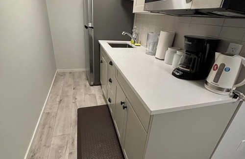 Regina House | Brand New, Modern & Spacius guest Suite
