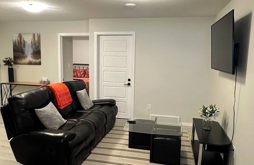 Regina House | Brand New, Modern & Spacius guest Suite