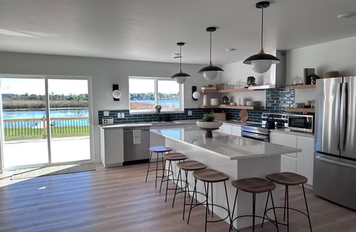 Campbellsport House | Brand new Modern, 6 bedroom waterfront home on a beautiful Long Lake.