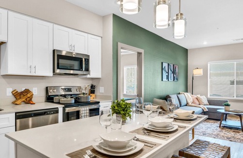 Lacy-Lakeview Apartment | Brand New, Pool, Gym, Mins to DT Waco, BU | TZ1