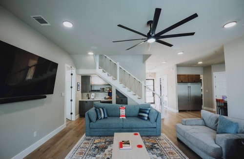 Athens House | BRAND NEW + pool & hot tub, lake front with dock