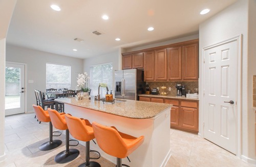 Spring House | Brand New Pool & SPA! 4-Bdr retreat in The Woodlands TX, Sleeps 10
