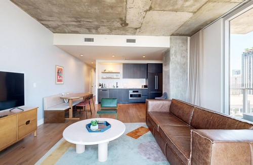 Rainey Street Historic District Condo | Brand-new Rainey St. corner condo with lake-view balcony - gym & rooftop pool