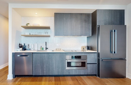 Rainey Street Historic District Condo | Brand-new Rainey St. corner condo with lake-view balcony - gym & rooftop pool