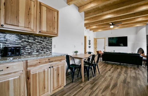 Ranchos De Taos House | Brand New Ranchos Mountain/Gorge Getaway with Hot Tub