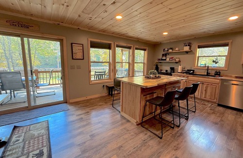 Town of Hope House | Brand New River Front House with Hot Tub!