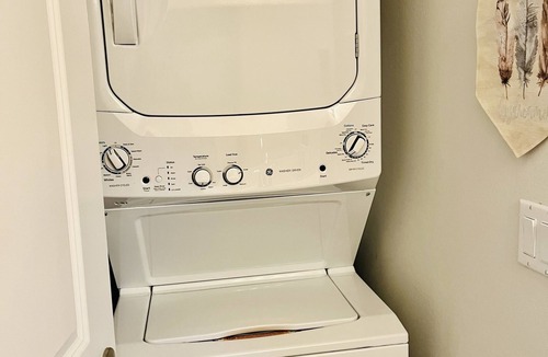 Austin Apartment | Brand New South Austin Newly Built LUV Studio W/Washer & Dryer Sleeps 4