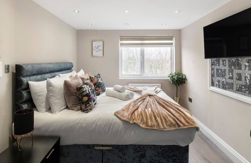 Seven Sisters Apartment | Brand New Spacious and Chic Studio