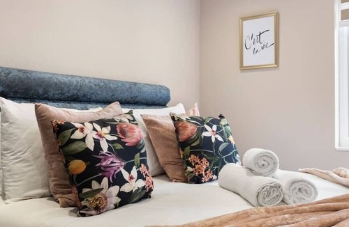 Seven Sisters Apartment | Brand New Spacious and Chic Studio