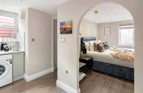 Seven Sisters Apartment | Brand New Spacious and Chic Studio