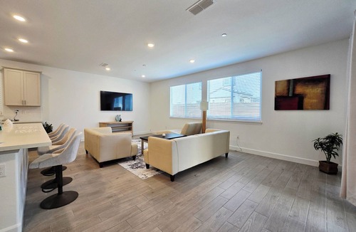 Roseville House | Brand New Spacious 4-BR house in lovely Roseville