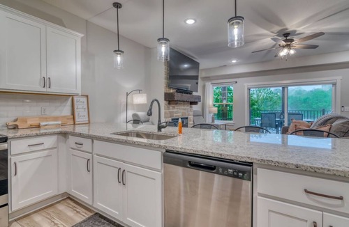 Branson Condo | Brand New! Spectacular Lake Front Condo