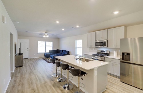 Spring Cottage | Brand New Spring Home < 1 Mi to Old Town!
