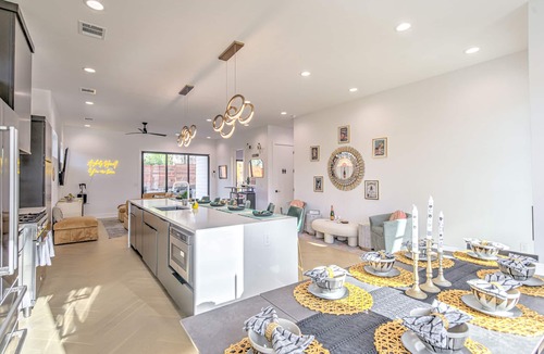 McKinley Heights House | Brand New Stylish 4 BDRM Home W/Pool In DT Austin Near SXSW Top Spots!
