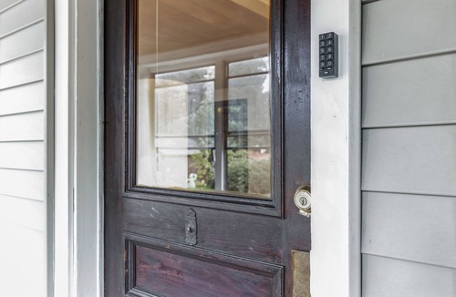 Northampton Apartment | Brand New Stylish Noho Apartment