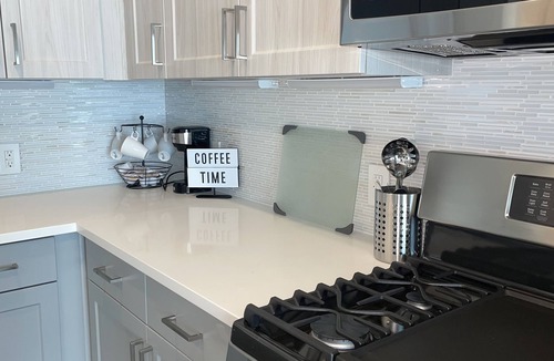 Greenway Plaza-Upper Kirby Apartment | Brand New Stylish One Bedroom Apartment