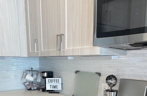 Greenway Plaza-Upper Kirby Apartment | Brand New Stylish One Bedroom Apartment