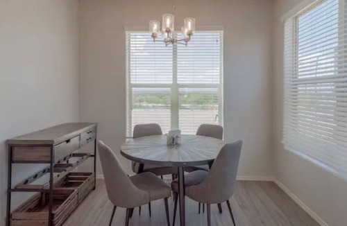 Alamedan Valley House | Brand New Three Bedroom with views for days!