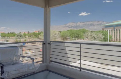 Alamedan Valley House | Brand New Three Bedroom with views for days!