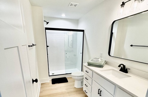 Lynchburg House | BRAND NEW! Townhome 8 minutes from LU