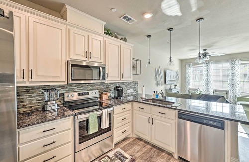 Denton House | Brand-New Townhome Near UNT/TWU & The Square!
