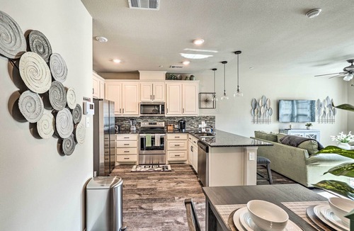 Denton House | Brand-New Townhome Near UNT/TWU & The Square!
