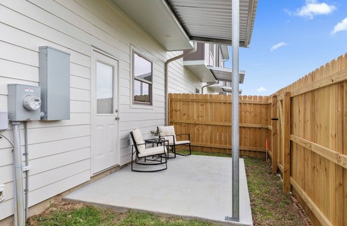 Youngsville House | Brand New Townhome Metairie Center Shopping Area Youngsville